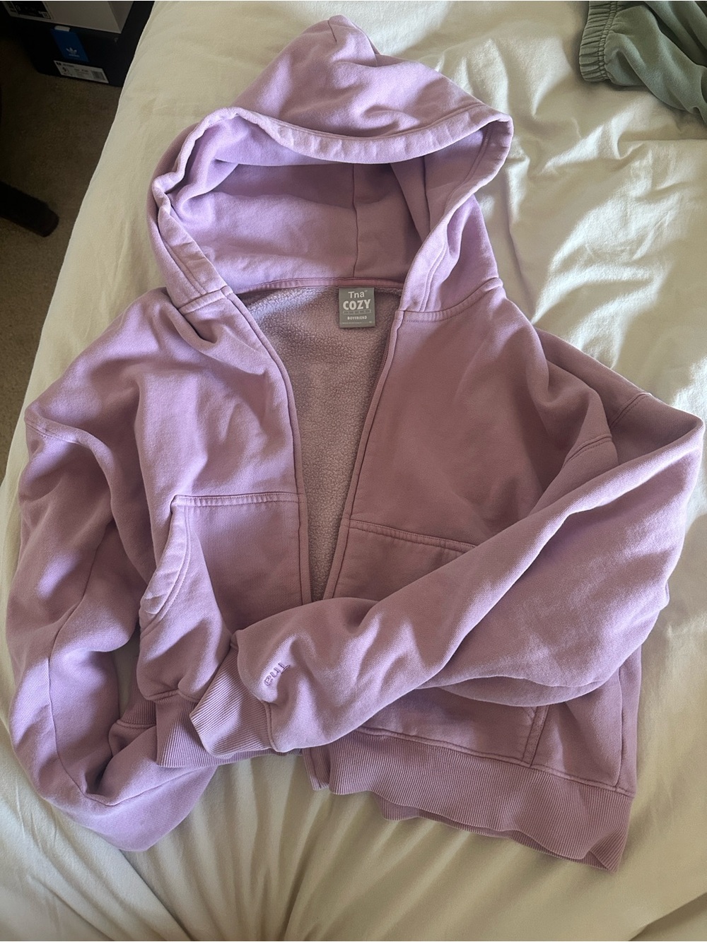 Pink Aritzia TNA Cozy Boyfriend Cropped Hoodie - Picture 1 of 4